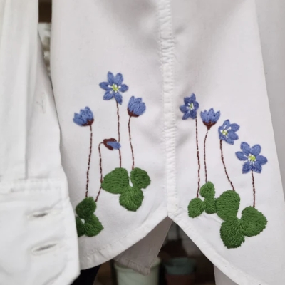 NYHET! Broderimal sett BLÅVEIS